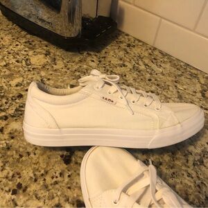 Taos Women’s Plim Soul Canvas Sneakers White 10-so cute!